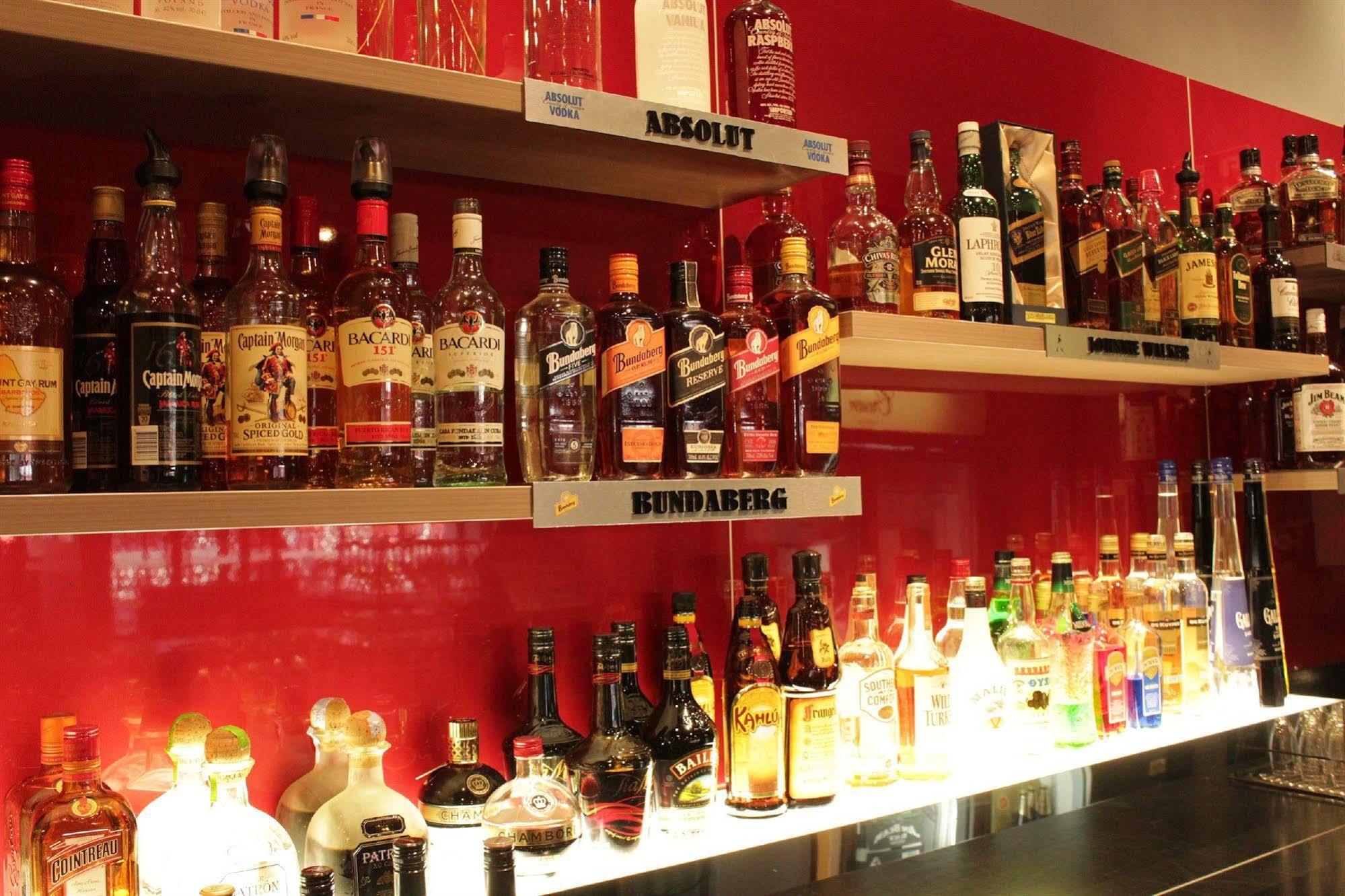 Nightcap At Matthew Flinders Hotel 3*